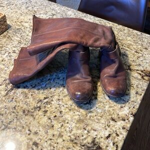 Women's brown Frye boots 9B